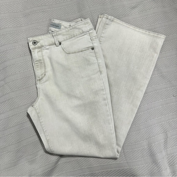 Chico's Platinum Denim Ultimate Fit Flare Leg jeans, size 1.5 (10) short. - Picture 1 of 9
